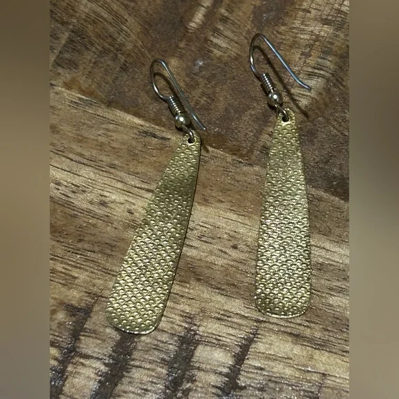 Vintage Purple Metal Triangle Earrings - Picture 5 of 5